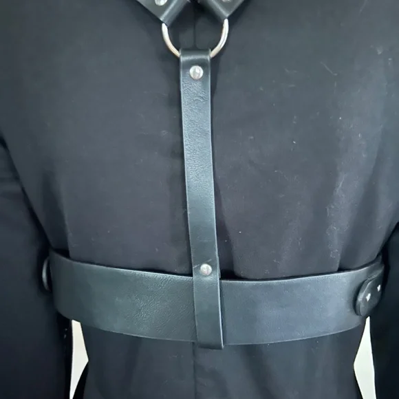 Oblong Shop - Vegan Belted Harness Adjustable S-M - Picture 4 of 6